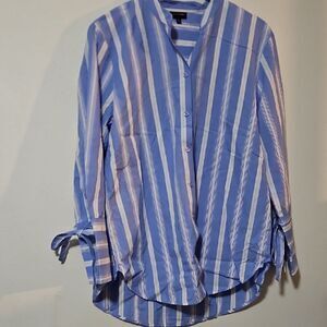 Who What Wear Blue and White Casual Button Down Shirt